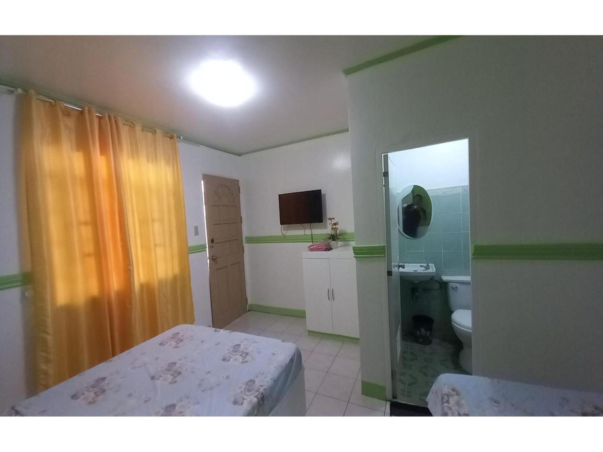 Oyo 1048 Jomckayl Apartelle Naga  Exterior photo